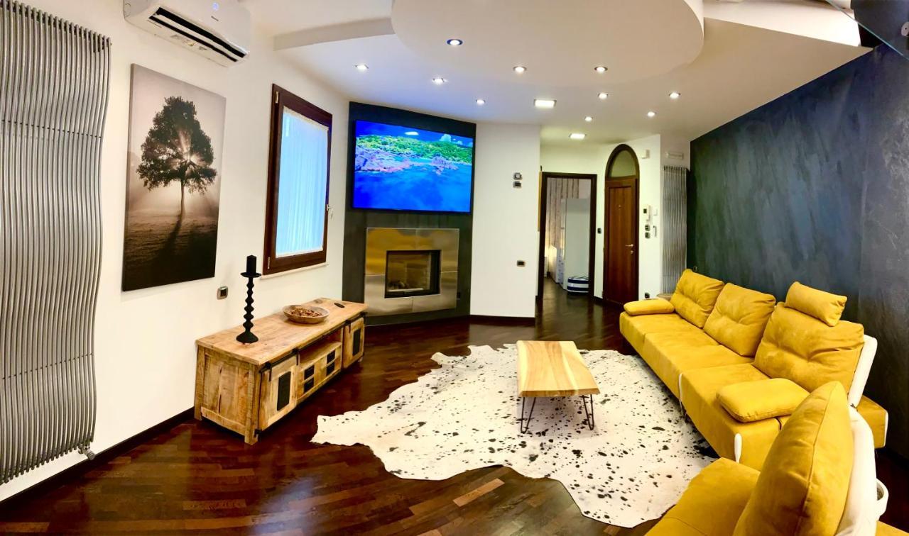 Апартаменты Wood Luxury House Пескара Экстерьер фото